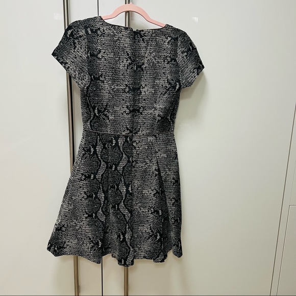 Banana Republic Heritage Collection V-Neck Dress 
Size O Metallic - Picture 5 of 7